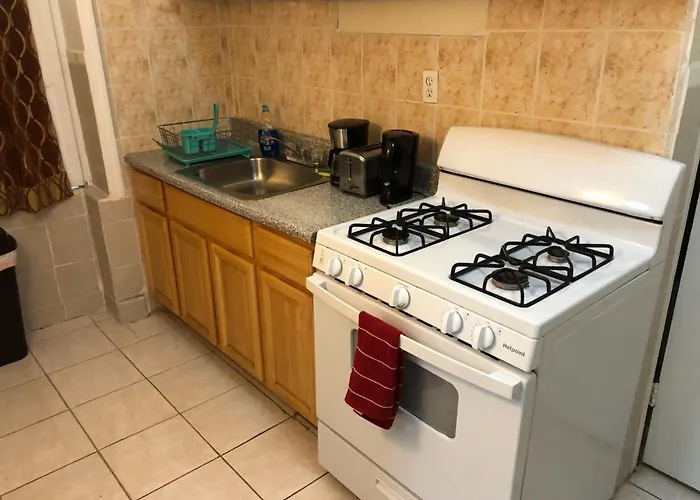 Private 1-Bedroom Apartment Only 15 Minutes To New York City Manhattan